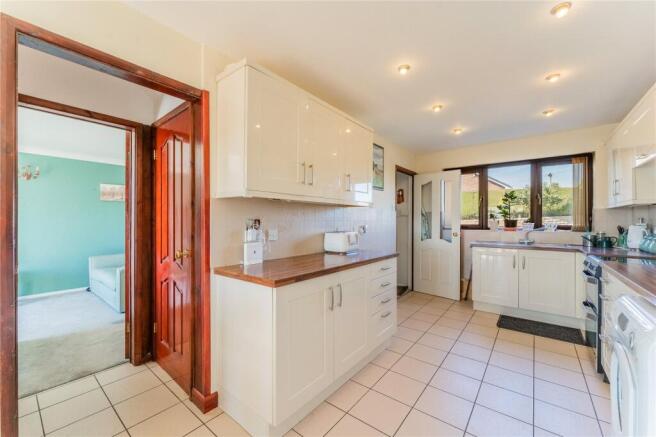 4 bed Detached for sale Image 9