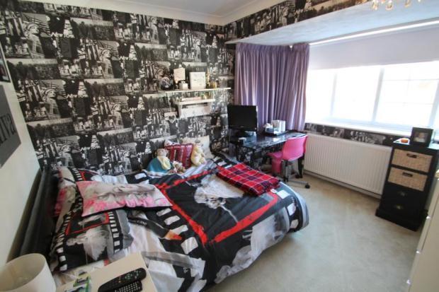 BEDROOM 2