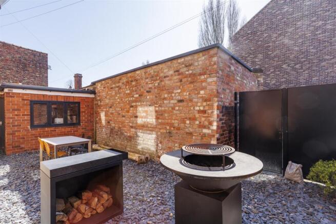 4 bed Detached for sale Image 6
