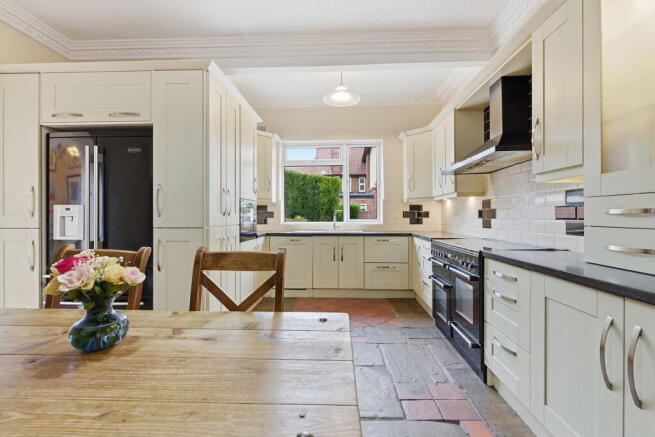 5 bed Semi-Detached for sale Image 4