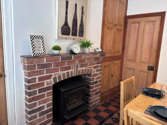 4 bed Terraced to rent Image 4