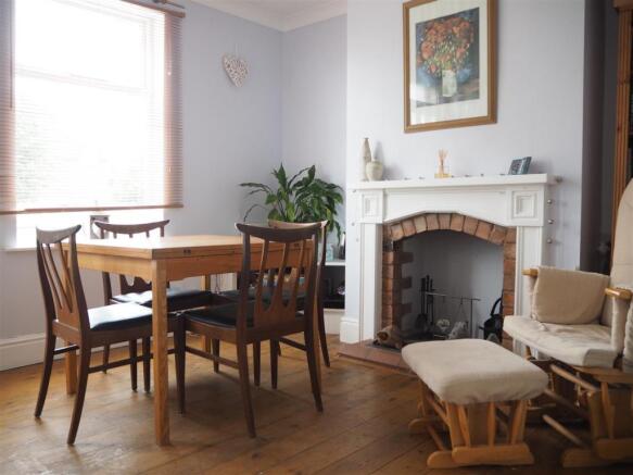 Dining Room 040