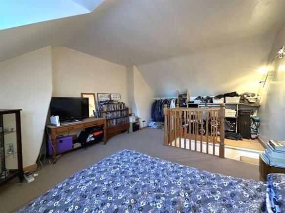 Large Second Bedroom 827