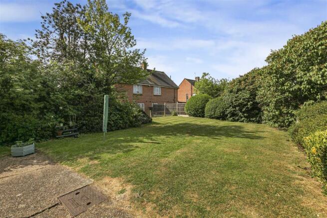 Lymescote Gardens, Sutton photo 2