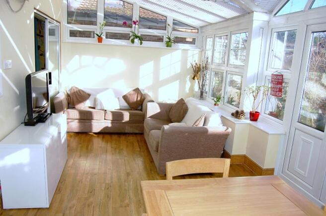 Sitting/TV area