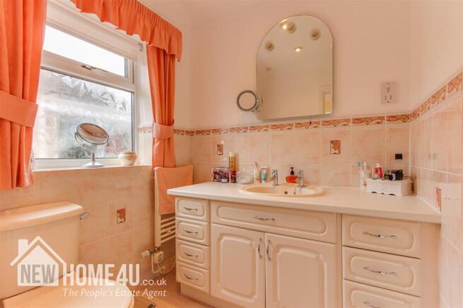 EN SUITE: