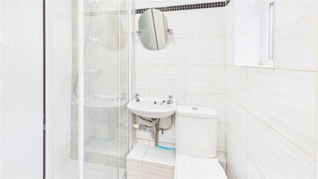 5 bed House to rent Image 10