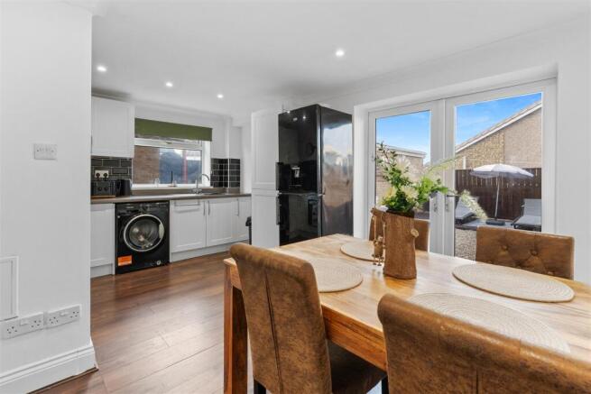 3 bed Semi-Detached for sale Image 4