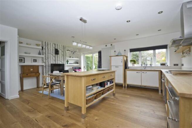 KITCHEN/DINING ROOM