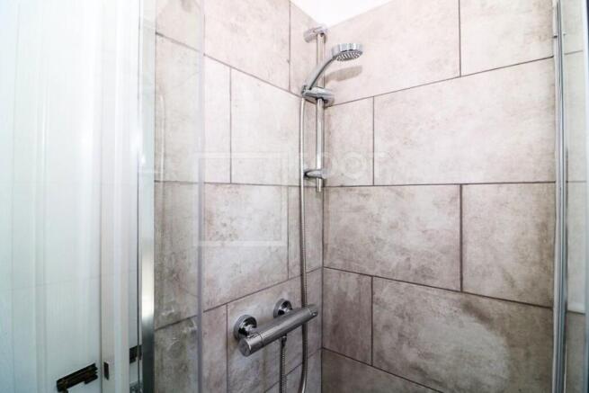2 bed House to rent Image 5