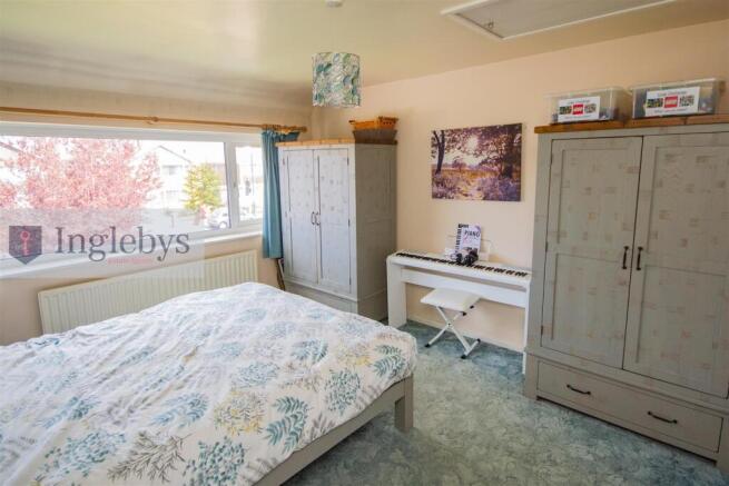 4 bed Semi-Detached for sale Image 10
