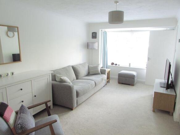 Lounge front