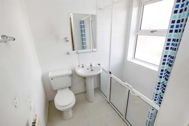 FIRST FLOOR BATHROOM