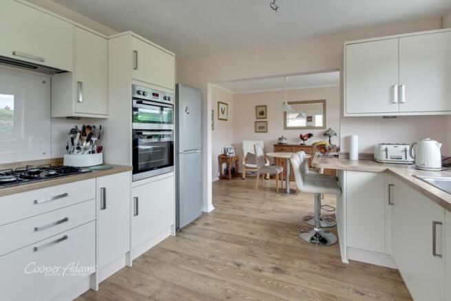 Kitchen/Dining Area