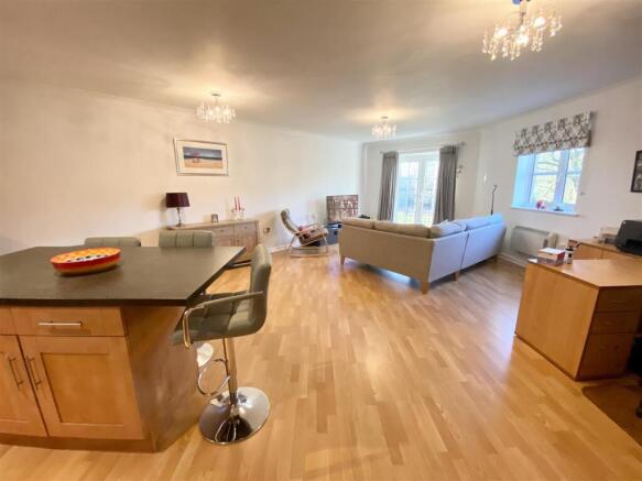2 bed Apartment to rent Image 9