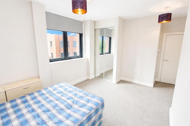 2 bed Flat to rent Image 4