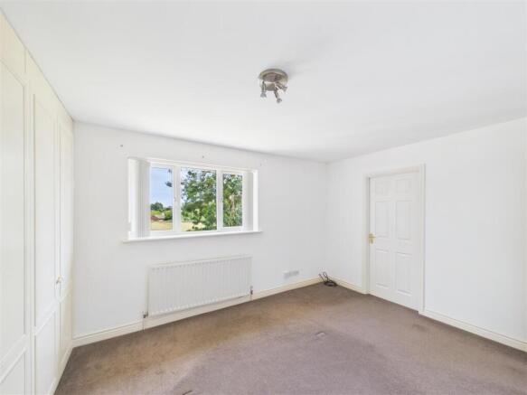 3 bed Detached to rent Image 11