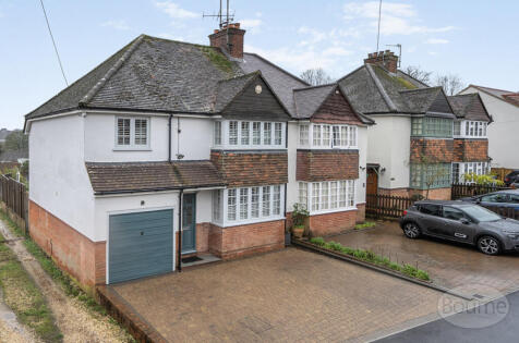 Waynflete Lane, Farnham, Surrey, GU9