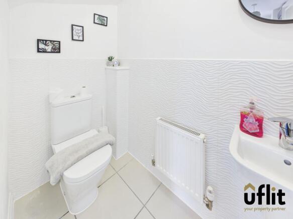 4 bed Semi-Detached for sale Image 11