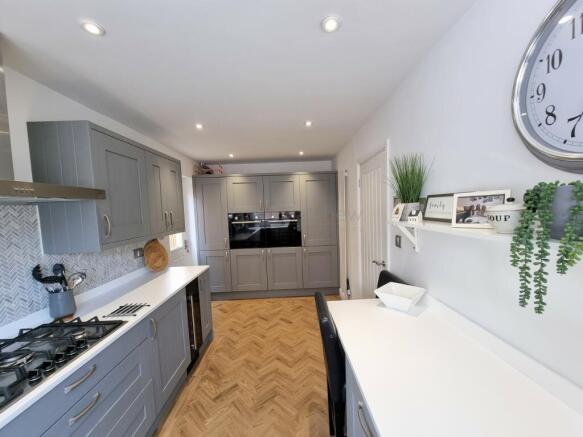 Kitchen/ Breakfast Room