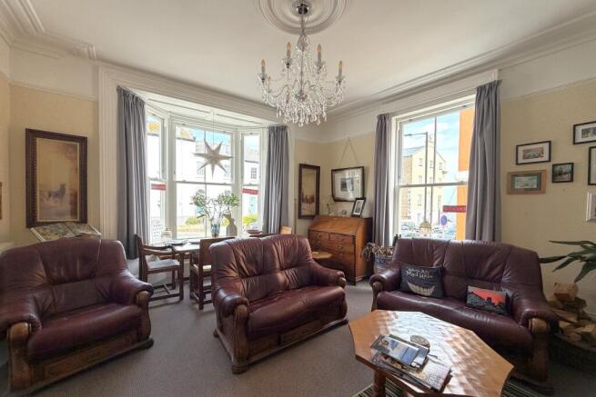 5 bed Town House for sale Image 5