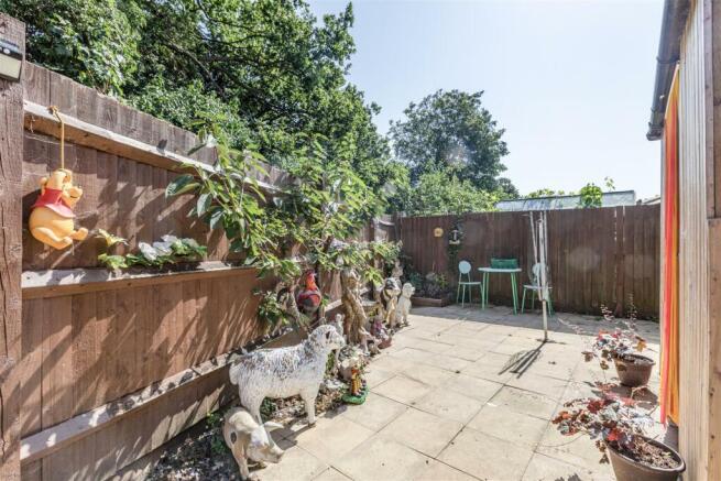 108 Oyster Lane, Byfleet, KT14 7HR - 6.jpg