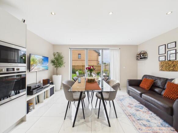 3 bed Semi-Detached for sale Image 4