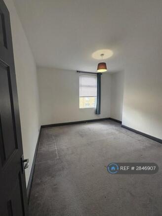 3 bed Terraced to rent Image 11