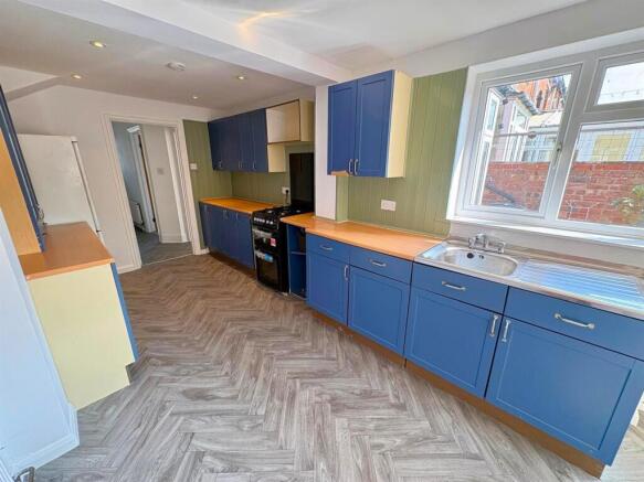 Kitchen 3.jpeg