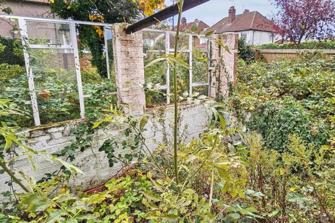 8 Crest Road, Brent, London NW2 7LU