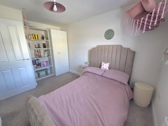 3 bed Semi-Detached for sale Image 10
