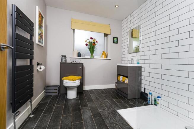 bed2ensuite1.jpg