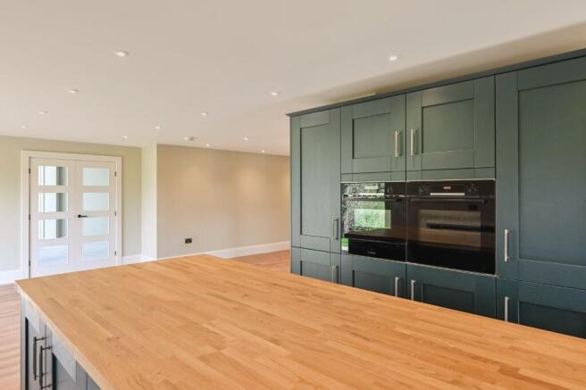 4 bed House for sale Image 6