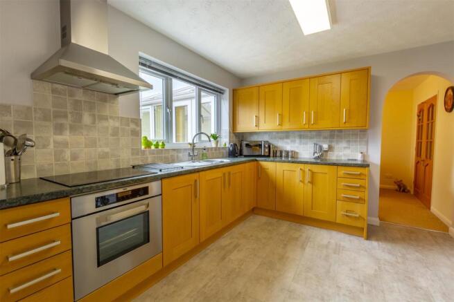 Kitchen (5)-HDR copy.jpg