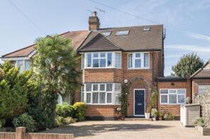19, Wolstonbury, North Finchley, London N12 7BA