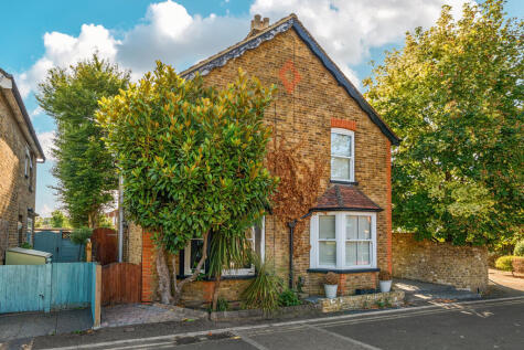 Mervyn Road, Shepperton, TW17