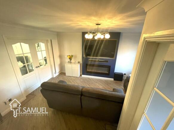 Living room 4.JPG