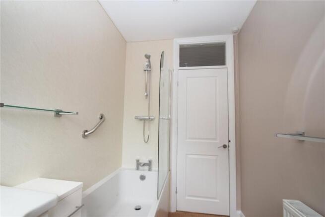 2 bed Apartment to rent Image 9