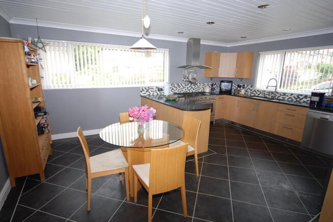 KITCHEN DINER