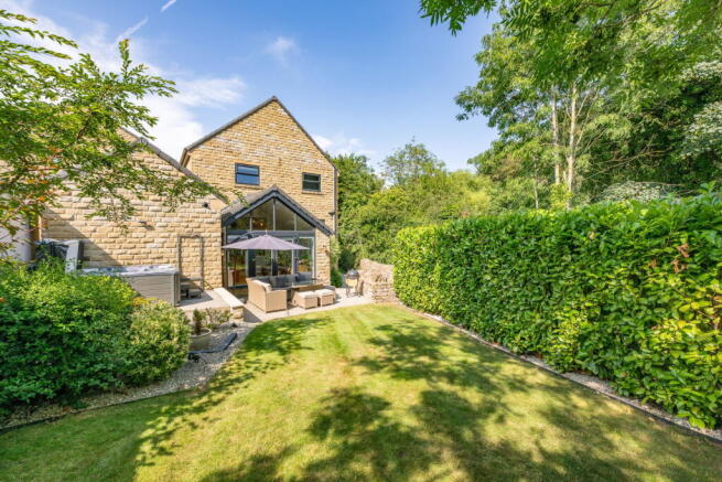 5 bed Detached for sale Image 4