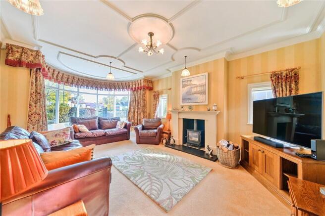 5 bed Detached for sale Image 5