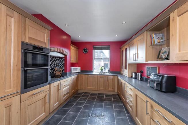 193 Tonbridge Rd, ME18 5NY 003.jpg