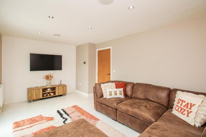 3 bed Semi-Detached for sale Image 5