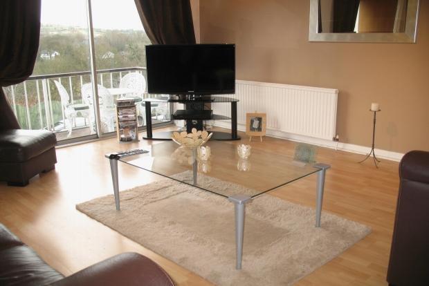 `L` Shaped Lounge/Dining Room Image 2
