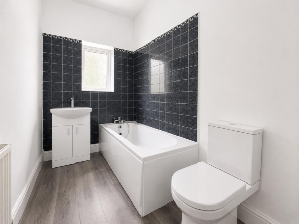 2 bed Terraced to rent Image 8