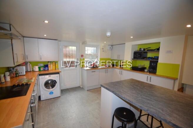 5 bed Terraced to rent Image 11