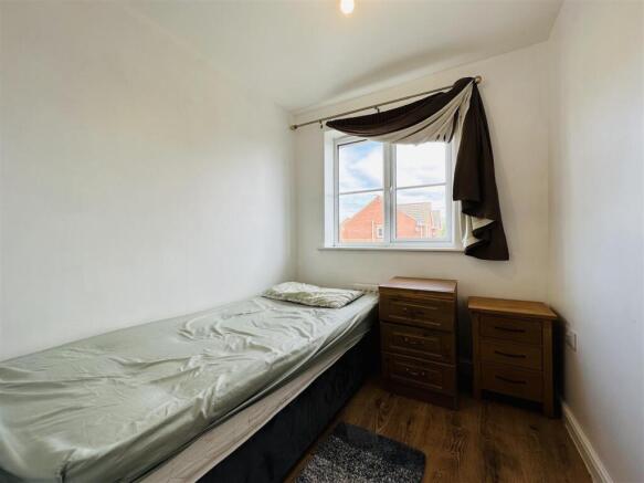 3 bed Terraced for sale Image 11