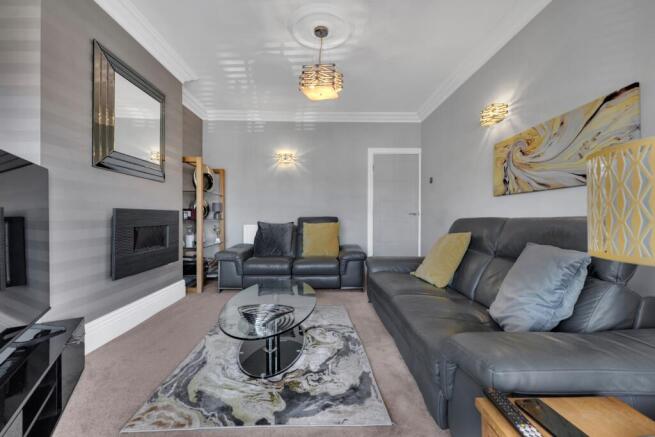 6 bed Detached for sale Image 9