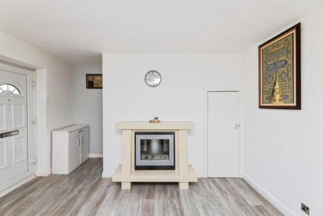 4 bed Detached for sale Image 5