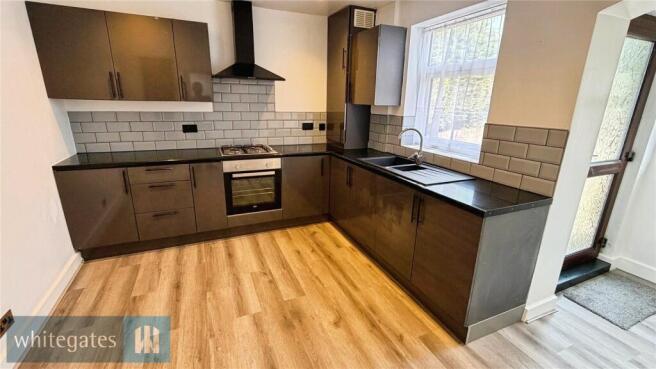 4 bed Semi-Detached to rent Image 5